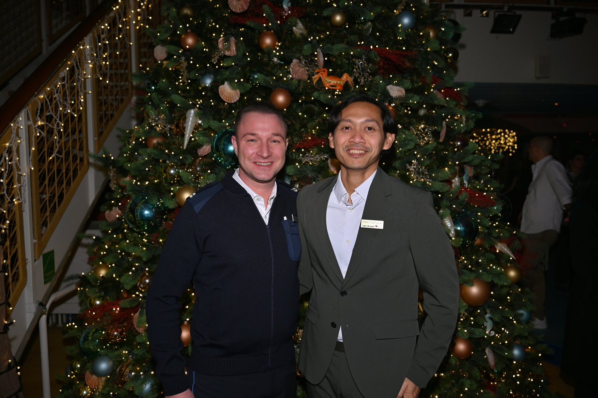 Semua yg datang pada akhirnya hanya akan meninggalkan cerita dan kenangan... 

Terima kasih sudah mampir meninggalkan jejak di penghujung 2025