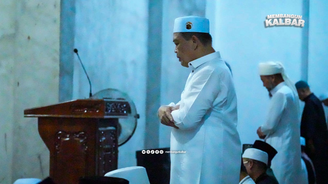 bangunkalbar's tweet photo. Dalam hening dan renungan, kita belajar bahwa setiap langkah hidup adalah amanah. Dengan merenung, kita diingatkan untuk selalu bersyukur, memperbaiki diri, dan mendekatkan hati kepada Allah.

#RiaNorsan
#MembangunKalbar
#PemerintahanRiaNorsan https://t.co/3SbBQgIWy0