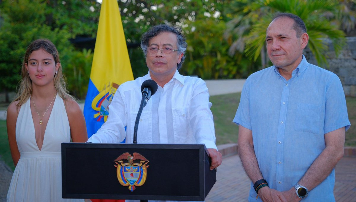 ricarospina's tweet image. Atentos: El presidente @petrogustavo confirma que el salario mínimo para el  2026 en Colombia será de $2.000.000 incluyendo subsidio de transporte. El aumento del salario es del 23%. Vía @BluRadioCo