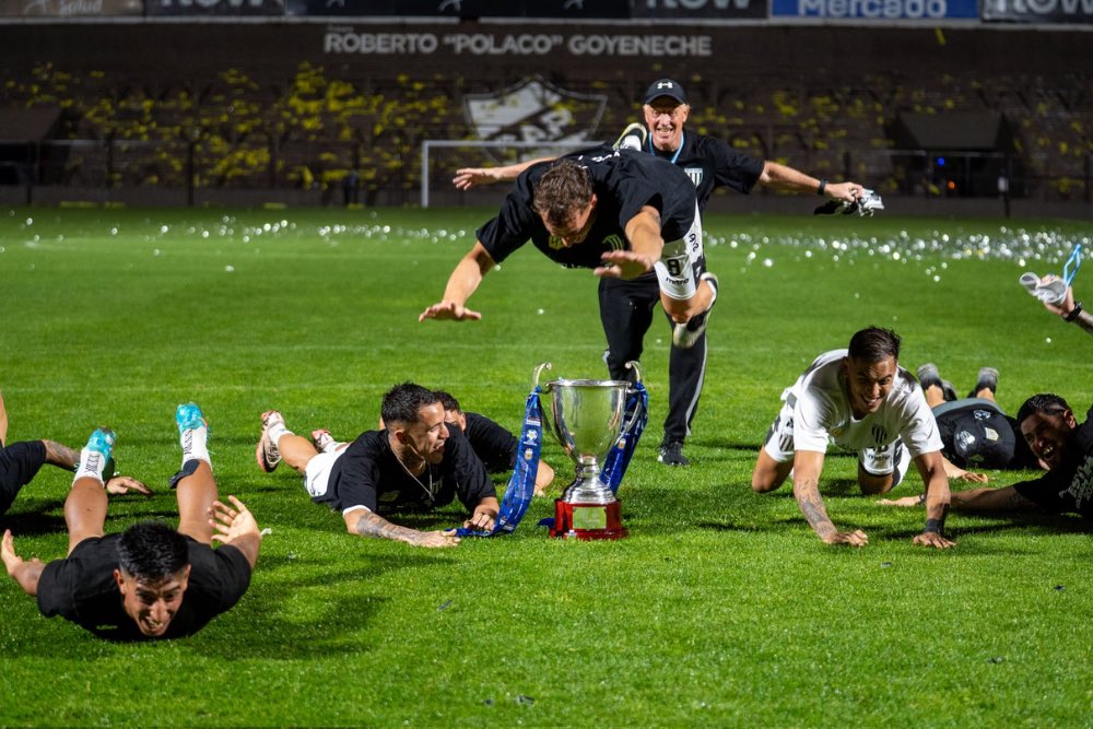 Ya viene acostumbrado a la derrota. El más grande de cuyo🐺