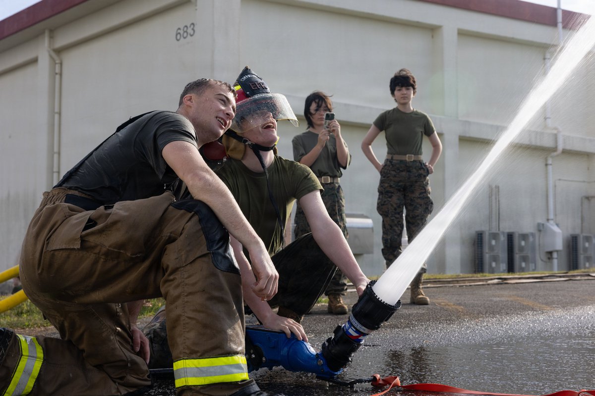 1stMAW_Marines's tweet image. Textbooks Down, Gear Up

Kubasaki High School #Marine Corps #JROTC cadets tour Marine Corps Air Station Futenma, Okinawa, Japan, Dec. 12, 2025.

The visit showcased different units, equipment and #military occupational specialties.

📸 Lance Cpl. Carlos Paz-Sosa
