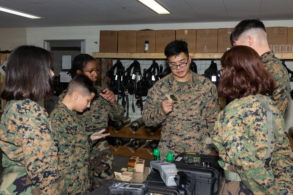 1stMAW_Marines's tweet image. Textbooks Down, Gear Up

Kubasaki High School #Marine Corps #JROTC cadets tour Marine Corps Air Station Futenma, Okinawa, Japan, Dec. 12, 2025.

The visit showcased different units, equipment and #military occupational specialties.

📸 Lance Cpl. Carlos Paz-Sosa