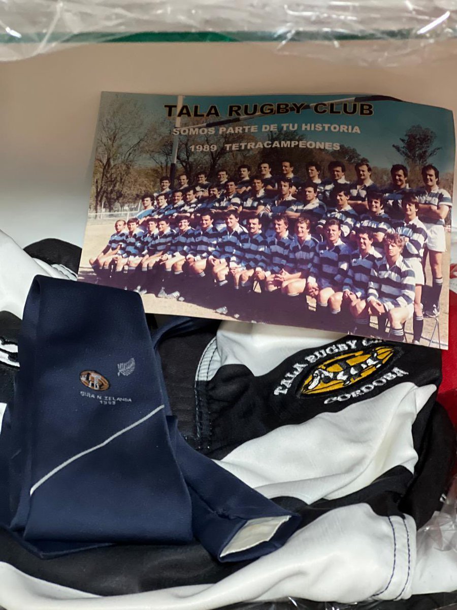 Muchas Gracias a Fer Lastra y a <a href="/TalaRugbyClub/">Tala Rugby Club</a> por la corbata y la foto que mandaron para el Museo del Rugby de Tucumán. Ya luce en las vitrinas dedicadas al rugby cordobés, junto a las camisetas del Tala. Muchas Gracias <a href="/patoguzma/">Patricio Guzmán</a> por tu gentileza y gran aporte de siempre. 💪🏻