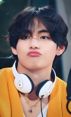 andreacaro1493's tweet photo. hoy cumple mi otro amor bonito, mi otro bebe precioso que hoy llega a sus 30 añitos 😍😍😍😍te amo kim taehyung  #taehyung  #VDAY  #HappyBirthdayTaehyung #HAPPYVDAY #BTS https://t.co/NJTxD9gqHu