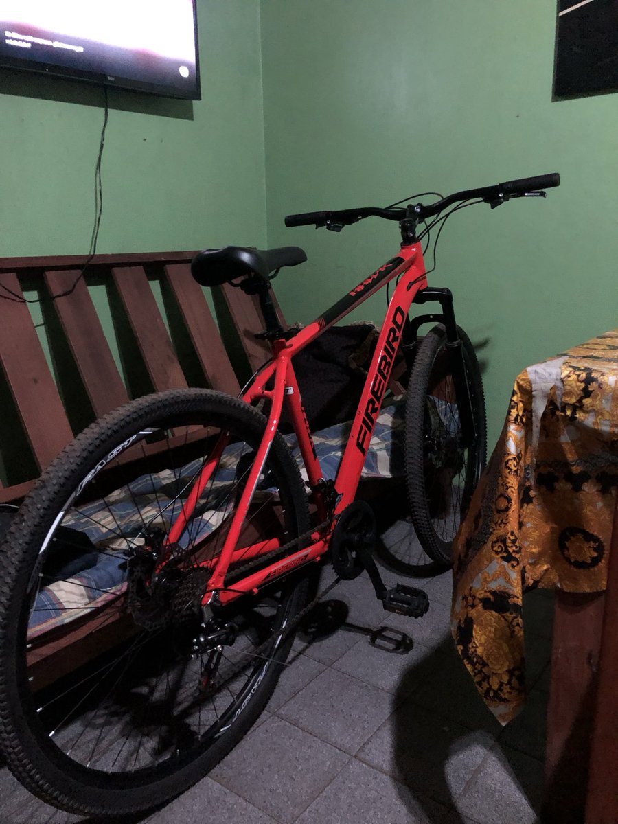 Andaba jodiendo al gordi que me quería comprar una bici y llego a las 2 de la mañana de trabajar y tenía la bici en casa,gracias mi amor😍❤️🥺