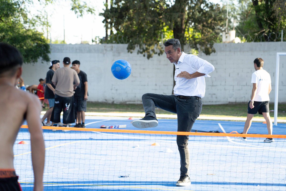 ¡INAUGURAMOS EL CENTRO DE DESARROLLO DEPORTIVO DE VILLA MARTÍNEZ!

Seguimos construyendo espacios que generan oportunidades, inclusión y progreso. El centro deportivo #LosFiltros de #VillaMartínez, que inauguramos junto a <a href="/MartinLlaryora/">Martín Llaryora</a> y <a href="/PasseriniOk/">Daniel Passerini</a>, cuenta con una pileta de