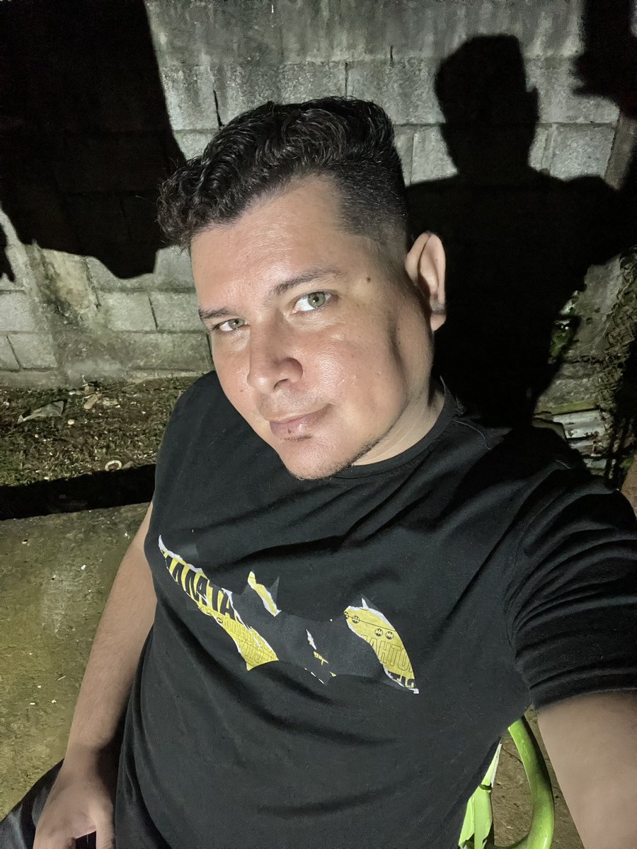 Hombre nuevo después de un buen corte