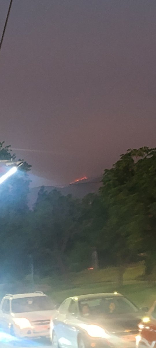 warloc2010's tweet photo. Incendio en los cerro cerca parque Mahuida en la Reina https://t.co/at73DhtixS
