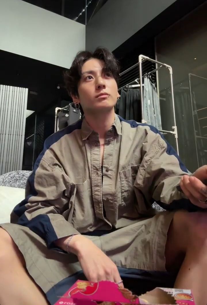 dornked's tweet image. Garçom? Tem pitu? Traz
Garçom? Meu amor andou aqui hoje?
Não?
Onde anda meu amor, diga por favoor