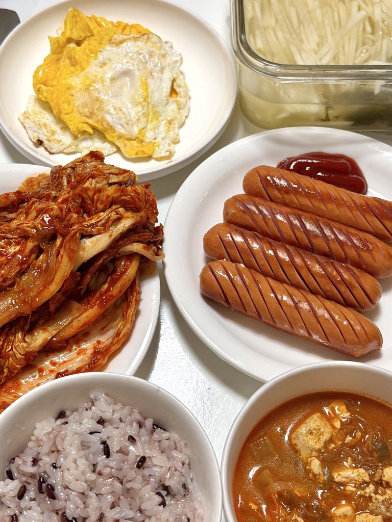 Сэрээд сэрээд өглөөний мэнд дэвшүүлье ээ.