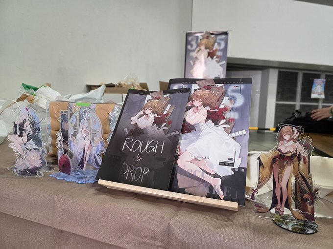 スペース設営中です〜! 場所は「東8-V13ab」になります。 かなり奥の方ですが、もしかしたら目立つかもしれません そして、C106で頒布した紅蓮アクリルスタンドも少量だけ再販します! 価格は2000円になります。 今回もどうぞよろしくお願いいたします