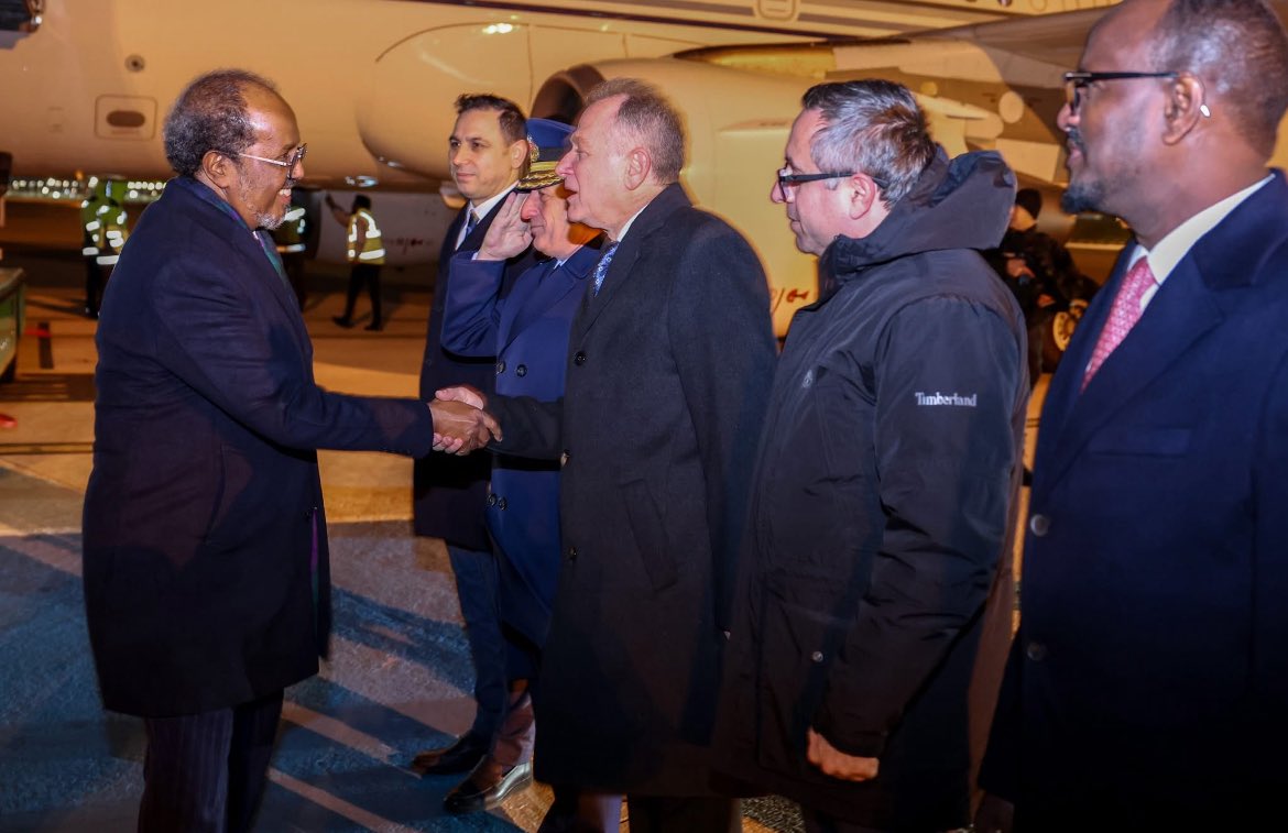 SuldanMohamed_'s tweet image. #LATEST: President @HassanSMohamud arrives in #Istanbul ahead of summit with President @RTErdogan following #Israel’s unilateral recognition of the northern separatist #Somaliland region. 

Below outlines some of the topics set to be discussed including: Turkish-Somali diplomatic…