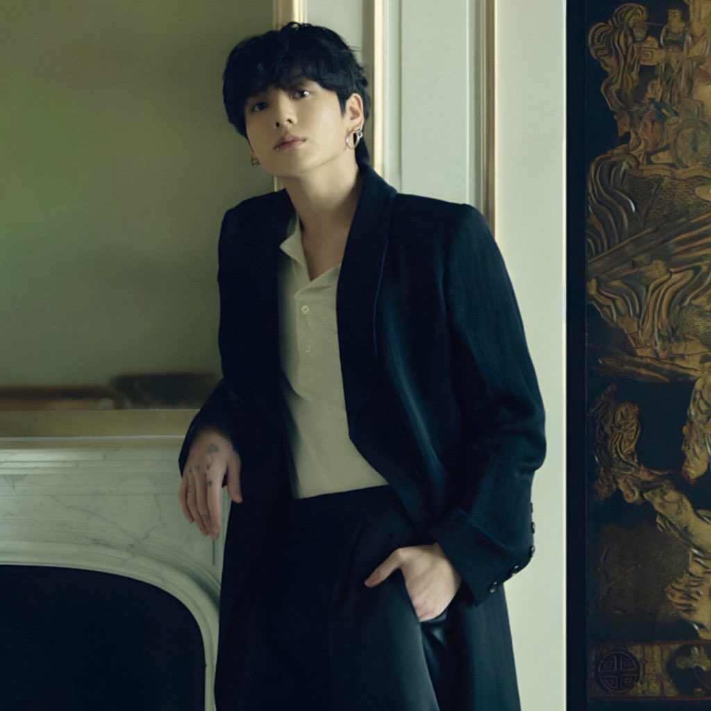 btschartsdailyc's tweet image. #Jungkook talked about about #BTS 💜

👤Are your hyungs still a great source of strength for you? 
🐰Yes. It's a shame we spend less time together than before, but they're still a constant positive influence. More than anything, I just have so much fun being with them (laughs).