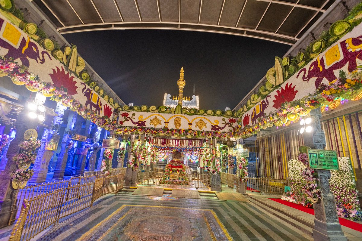 TTDevasthanams's tweet photo. Floral decorations inside the Srivari Temple enhance the spiritual ambience during the Vaikunta Dwara Darshan period, offering devotees a serene and divine atmosphere as they proceed for darshan.

#vaikuntadwaradarshan #tirumala #ttd #srivaritemple https://t.co/NW6RiYSLTa