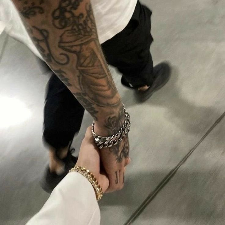 jjwjjngdb_oo's tweet photo. colored masterpiece
    — a #ddingdongz / #myungtae filo one shot au where blaze (ts) saw atlas (jh) coloring his tattoo. what atlas didn't know is he did not only color blaze's tattoo but his monotoned life too. https://t.co/wVhMoBq131