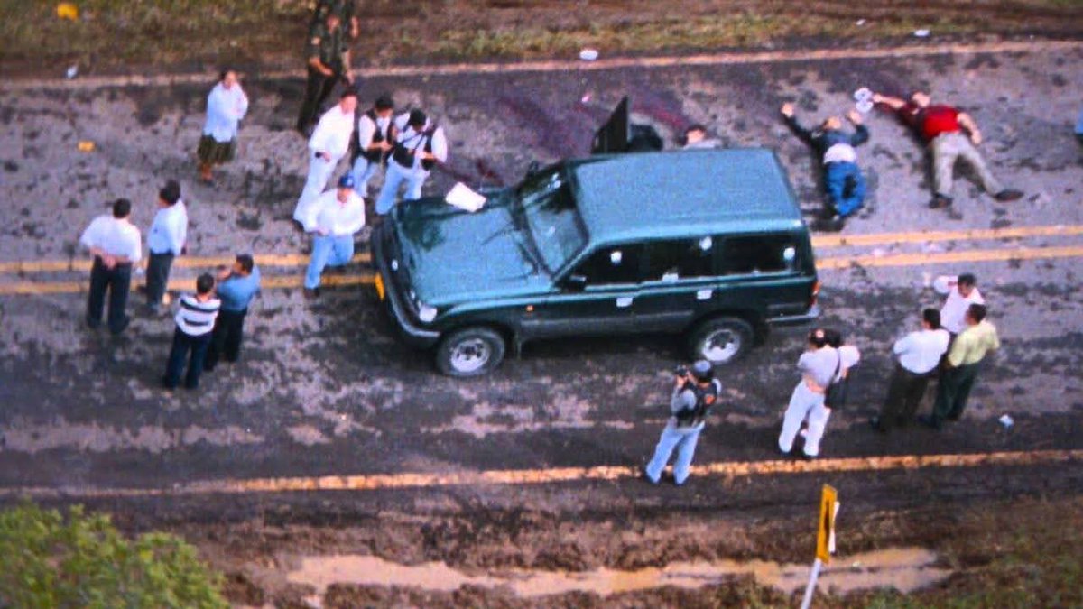 ValenciaGermanC's tweet image. Hoy 29 de diciembre sé cumplen 25 años de la masacre que eliminó a la familia Turbay en la vereda La Chonta, en Puerto Rico, #Caqueta. Ese dia las #FARC mataron a Diego Turbay, Inés Turbay, Jaime Peña y cuatro escoltas.
Los que ordenaron están libres: @TimoComunes @SandraComunes.