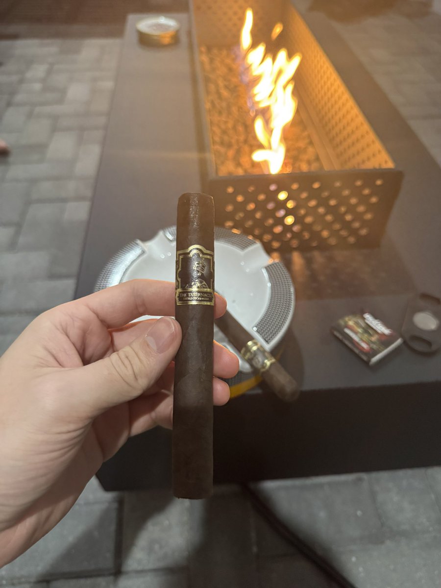 The Cigar Log tweet media