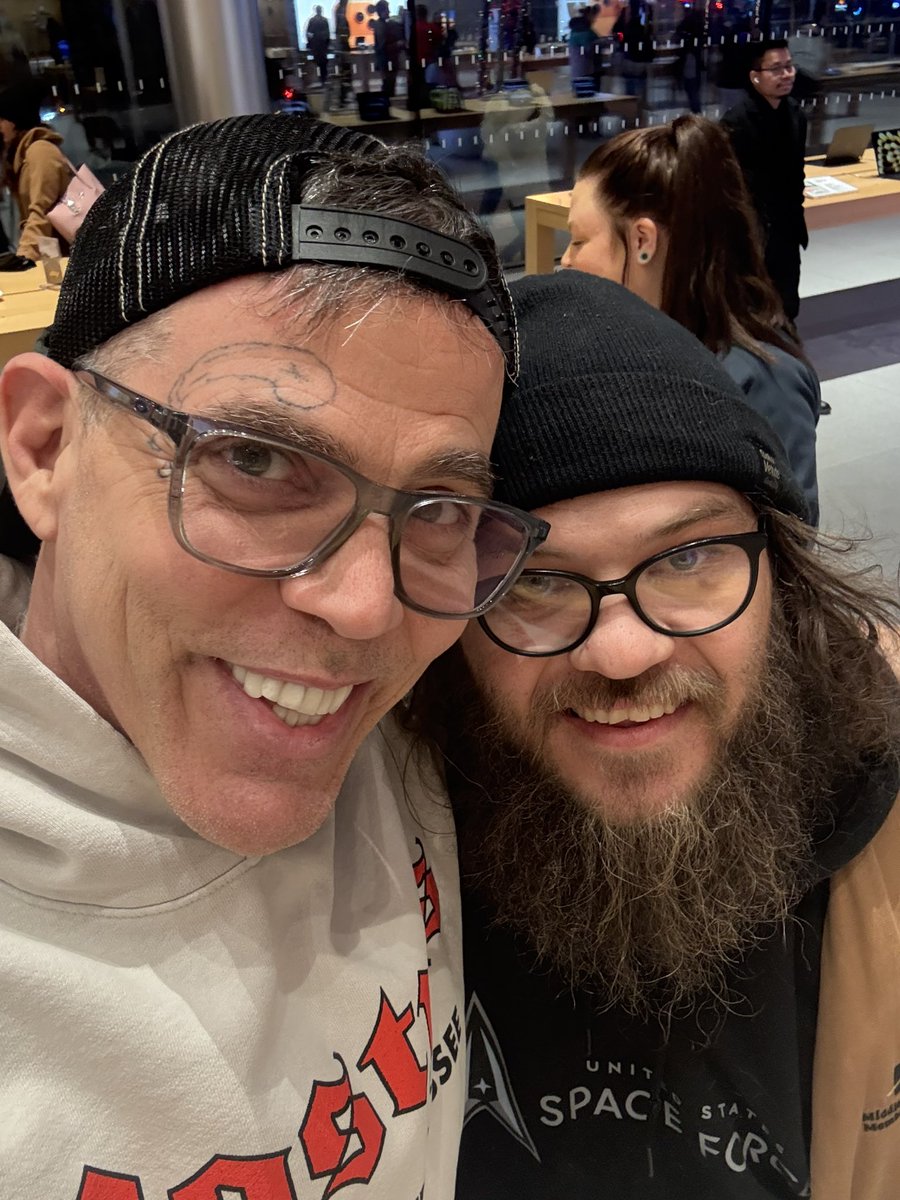 steveo's tweet image. This is @jasonedrich, we met at the Apple Store, but his phone is out of commission, so I’m posting this for him! Yeah dude!