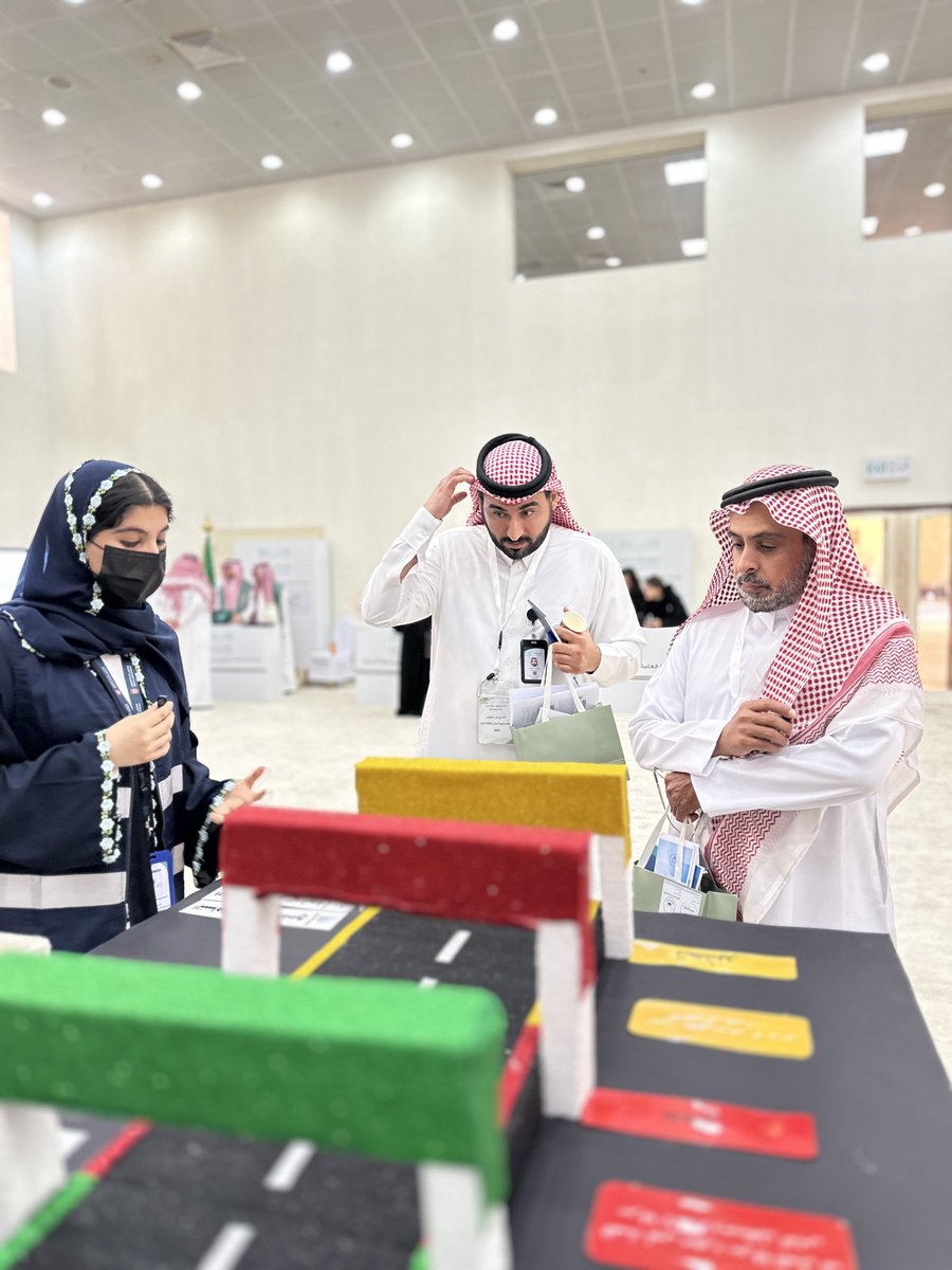 مدارس دانة العلوم tweet media