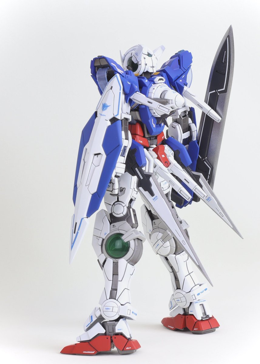 年内最後の完成
ガンダムエクシア　ロールアウト✨
チーム合わせでエクシア担当
OO合わせなので極端な事はせずに
自分の中のカッコイイを表現
来年のやしてんで展示します😌
 #今年作ったプラモ晒そうぜ
#teamMAG4