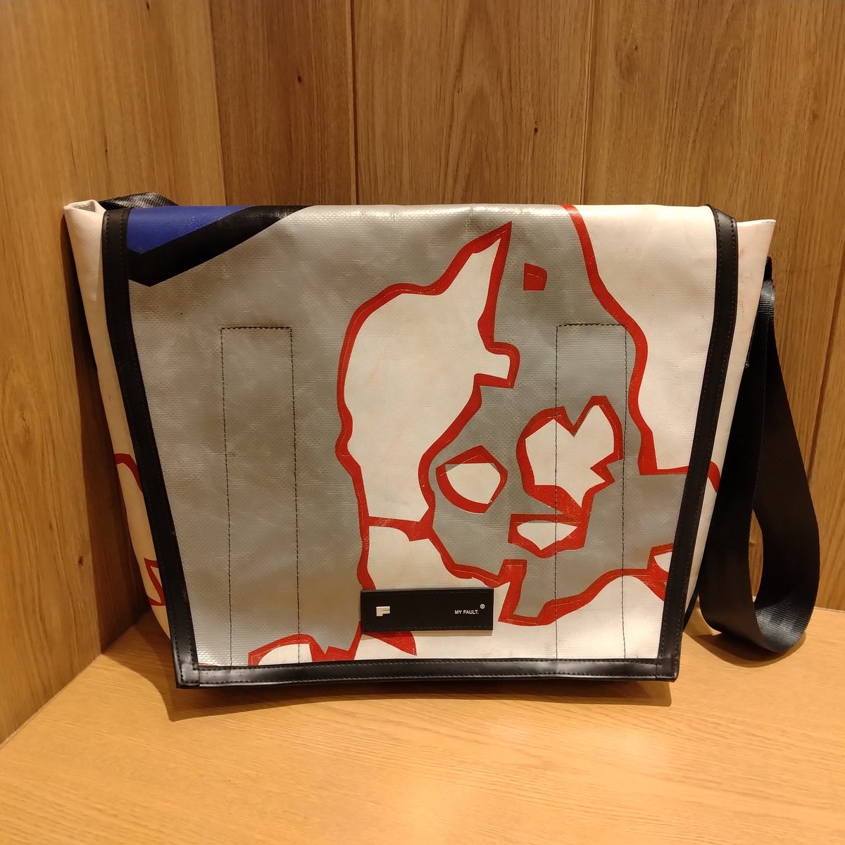 FREITAG F712 F-cut 転写　DRAGNET FREITAG F712 F-cut 転写 DRAGNET Freitag - Whether you like it bold