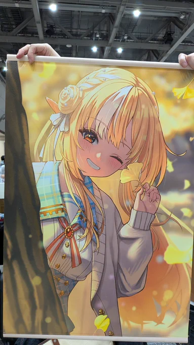 設営終わりましたー!西2ホールせ-17aです!よろしくお願いします ラメタペストリーは派手すぎず、全体を写したものだとわかりませんが全面がキラキラしてます! #107