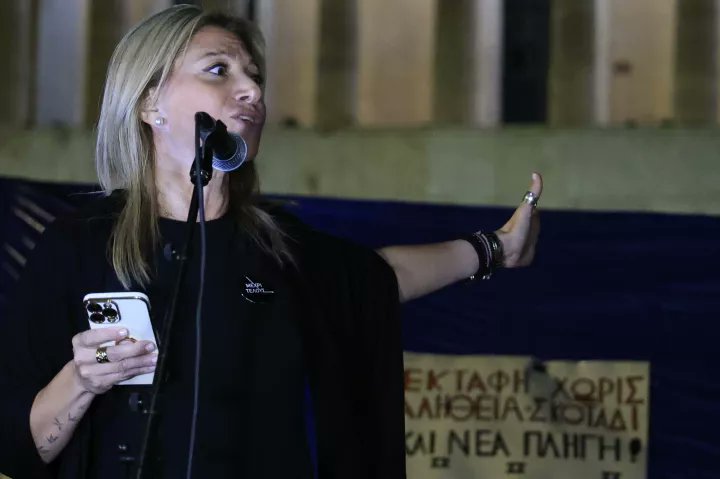 Ποιους θα πλήξει το κόμμα #Καρυστιανου ;

Αόκνως εργάζεται το στρατόπεδο που δεν βολεύεται με την παρούσα κατάσταση και δοκιμάζει εναλλασσόμενους πολιορκητικούς κριούς.
Και όταν αυτοί αποδεικνύονται αδύναμοι, τους παραπετούν αναζητώντας άλλους
Ο πρώτος που
emprosdrama.blogspot.com/2025/12/blog-p…