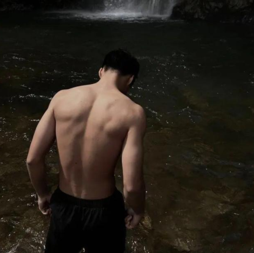 kevsquiroga's tweet photo. La foto de ig \ La foto de grindr

@Jovenesgaysetc https://t.co/2IdBX6kRhJ