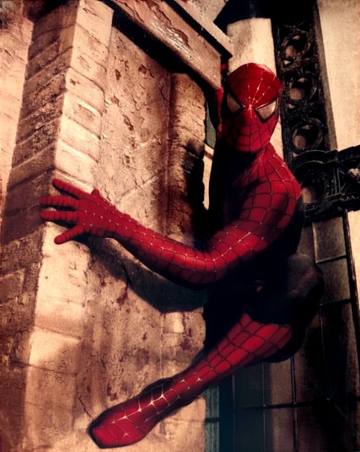 A rare photo from Spider-Man 2 (2004) showing Spidey’s first appearance in Otto Octavius’ laboratory.