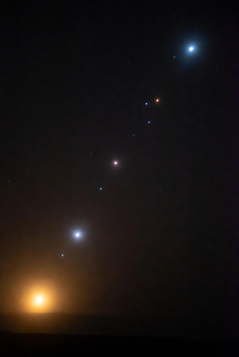Gliese581dPRESS's tweet photo. Sending an image here from #Gliese581D tonight, beautiful line of stars... https://t.co/6zAca2YE3P