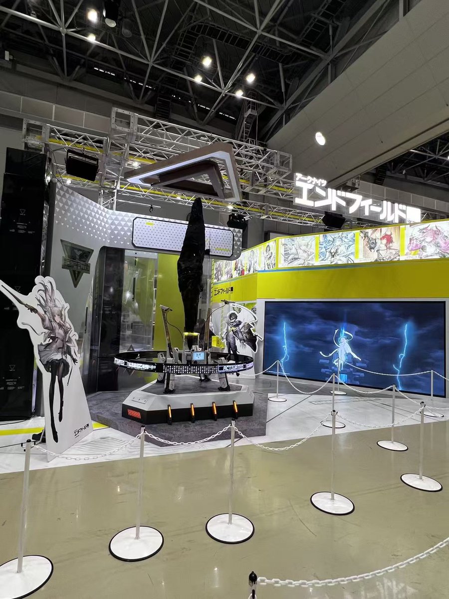 iorimoe_five's tweet image. #コミケ 1日目10:45からは西3ホールNo.1121 “GRYPHLINE”『アークナイツ：エンドフィールド』に出演させて頂きます✌️
謎技術で文字が浮いてる！！👀

10:45〜11:15　撮影

11:45〜12:15　アクリルお渡し

#C107