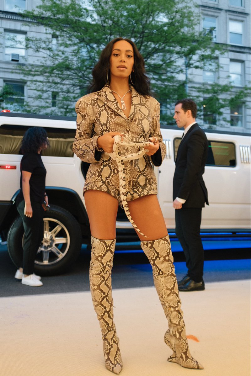 solangehourly's tweet image. 