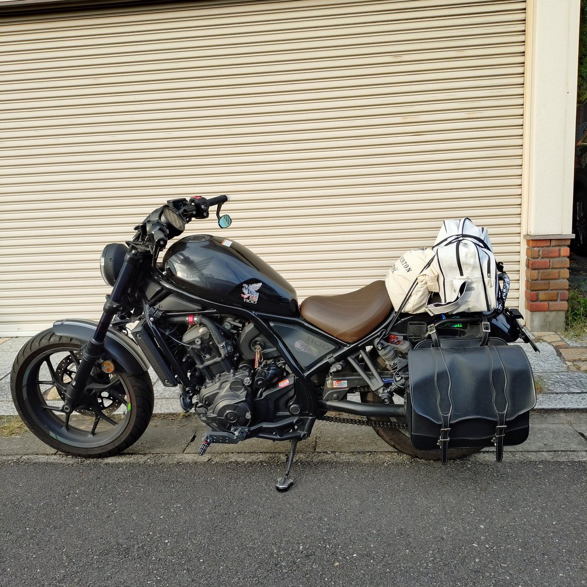 Rebel1100DCT's tweet photo. レブル1100  タンデムグリップ

タンデマーの安定確保はもちろんのこと、荷物の固定にもフック付きで重宝します。

キジマ  タンデムグリップ
➡ https://t.co/uK7ij4CFmY
レブル1100T 用
➡ https://t.co/31NbOoE2Rs https://t.co/tFWdpZWHsd