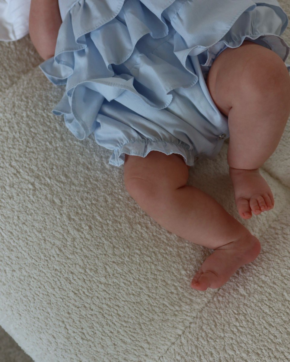 violaowls's tweet photo. oi gente, vocês já lembraram que essa bebê já fica de pé, já tem um ano e provavelmente já anda, e também deve estar aprendendo a falar? https://t.co/hHVw3yoqQx