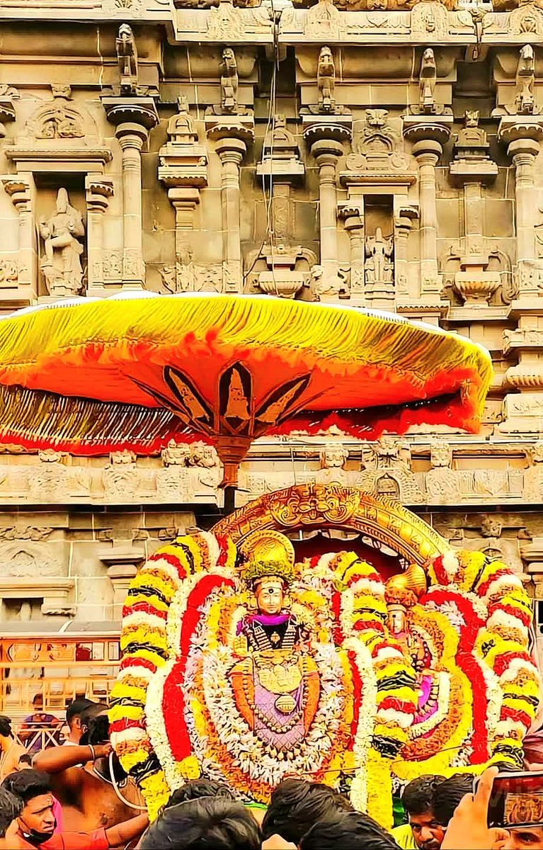 "ஆரொருவர் இவ்வண்ணம் ஆட்கொள்ளும் வித்தகர்"

திருச்சிற்றம்பலம்

ஓரொருகால் எம்பெருமான் என்றென்றே நம்பெருமான்
    சீரொருகால் வாயோவாள் சித்தங் களிகூர
நீரொருகால் ஓவா நெடுந்தாரை கண்பனிப்பப்
    பாரொருகால் வந்தனையாள் விண்ணோரைத் தான்பணியாள்
பேரரையற் கிங்ஙனே பித்தொருவர் ஆமாறும்