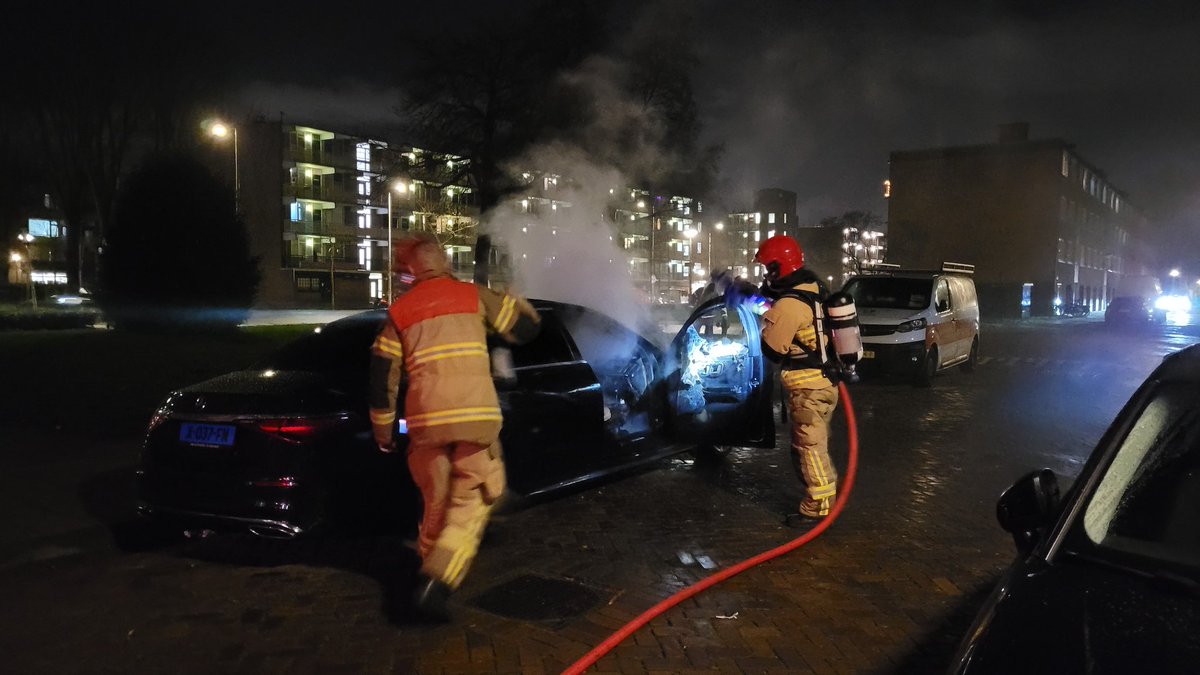 Brandstichting Mercedes S-klasse taxi in Amsterdam-Noord