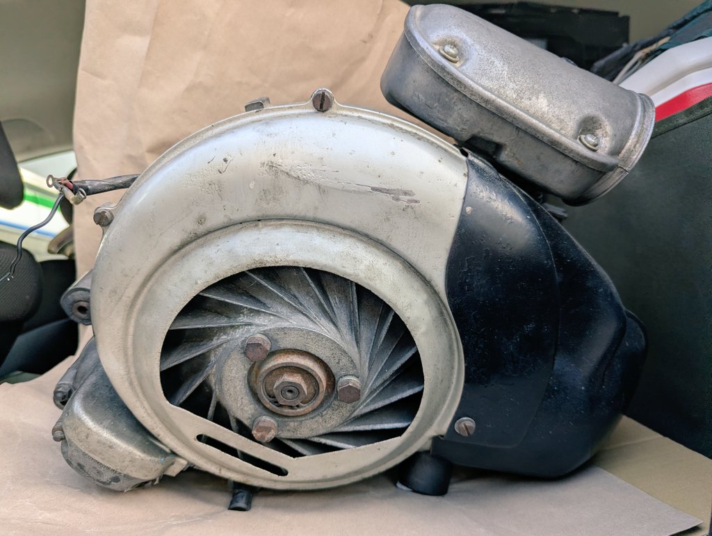 岡崎市にやってきました♪(´―｀)
岡崎城を見学してGSのエンジンGET！

#Vespa
#GS160