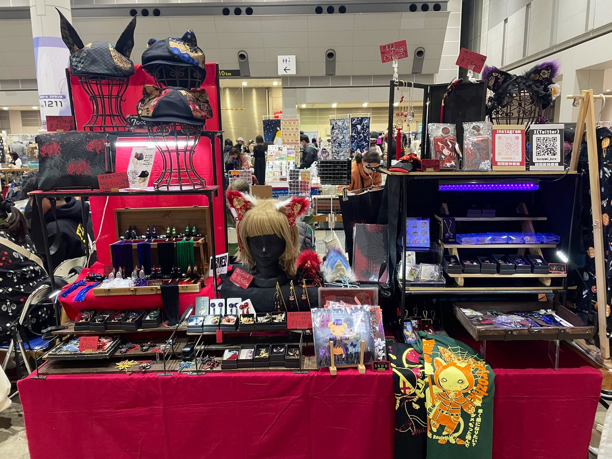 お手伝い様2人いるし商品少ないので準備すごく早く終わった…商品少なくて本当に申し訳ない💦西2号館か-48abで息も絶え絶えでおまちしております！

#コミケ107