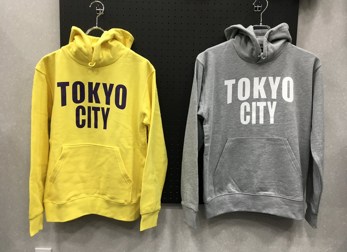 karatec88798571's tweet photo. 年末年始のお休みは旅行の方も多いのでは？
地名が書かれたお土産ってテンション上がりますよね！
お土産にも最適！
CORAZON『TOKYO CITY HOODIE』を是非！

#カラテチョップ
#お台場 
#TOKYOCITY
#コラソン https://t.co/a8F8d2SLSz
