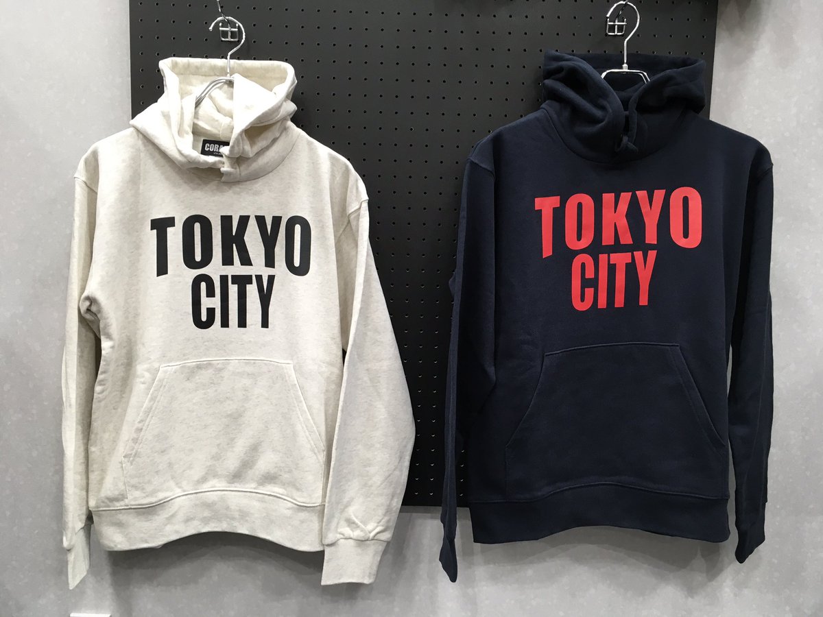 karatec88798571's tweet photo. 年末年始のお休みは旅行の方も多いのでは？
地名が書かれたお土産ってテンション上がりますよね！
お土産にも最適！
CORAZON『TOKYO CITY HOODIE』を是非！

#カラテチョップ
#お台場 
#TOKYOCITY
#コラソン https://t.co/a8F8d2SLSz