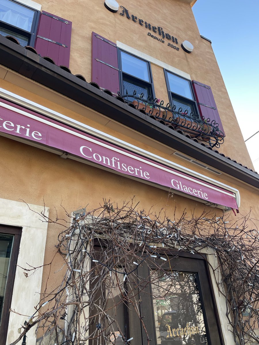 code_finalis's tweet image. カヌレを買いに来ました！
朝一番(๑˃̵ᴗ˂̵)