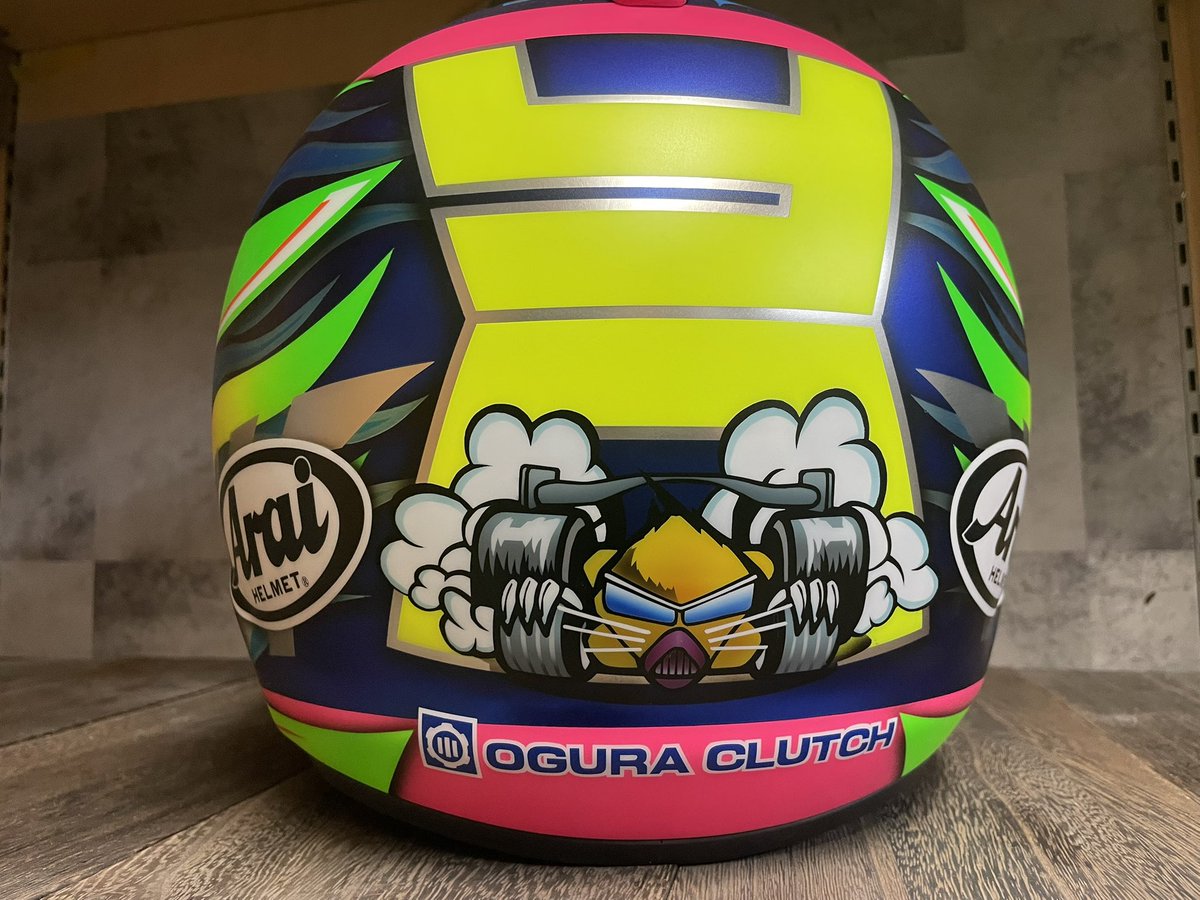 小倉クラッチ様　メッキベースペイントで艶消しフィニッシュです。

#ペイントヘルメット　#メッキペイント
#アライヘルメット　#つや消し　#オグラクラッチ