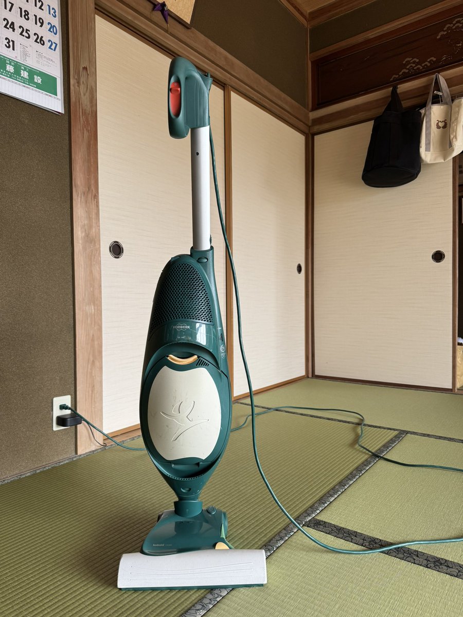 ドイツの掃除機コーボルトくん、フィルター交換のサインが出ていたので