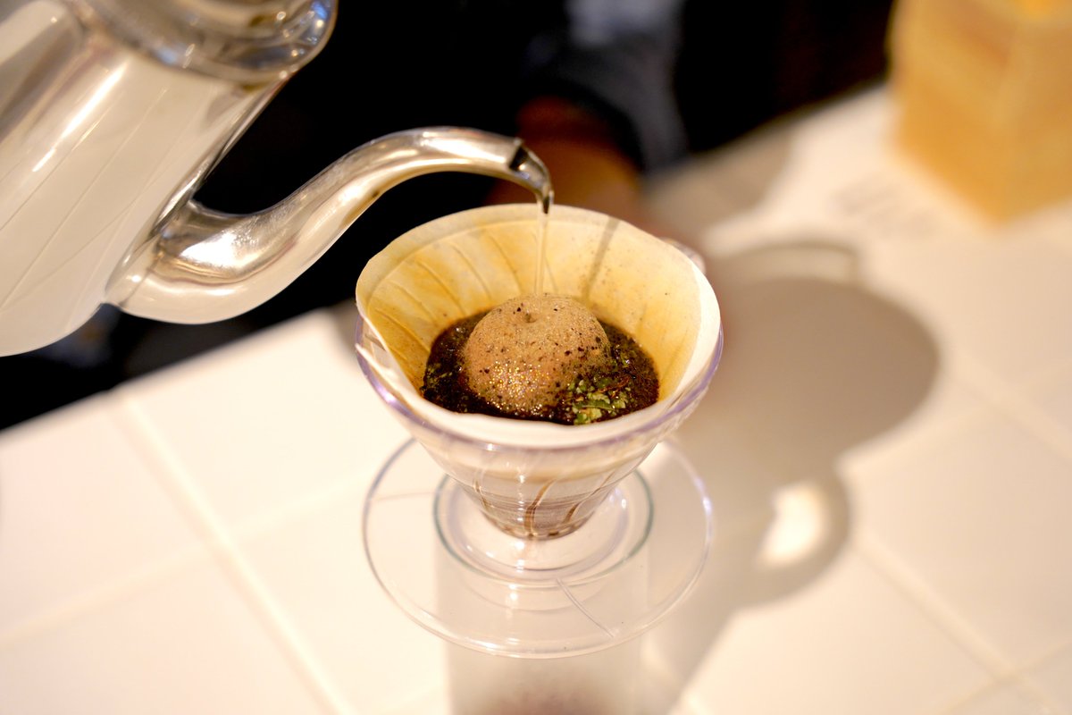 // コーヒーと甘酒の日 //
12月30日（火）13:00–18:00は、ゆるりと臨時営業いたします！

// Menu //
・珈琲ぶんのドリップコーヒー
　floral / dark　550円
　クロモジ　600円
・飛騨の蔵元の甘酒（ノンアル）　400円
　*すべて税込