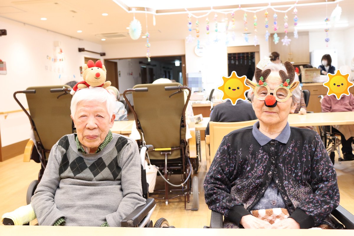 t_marumelo's tweet photo. 各ユニットにて行ったクリスマス会の様子です☺お昼ご飯やおやつの時間に行われて装飾もそれぞれのユニット色が満載でした✨
今年のクリスマス会も入居者様の楽しい様子を見ることができて幸せな気持ちになり���した♡ https://t.co/URJngTmkmD