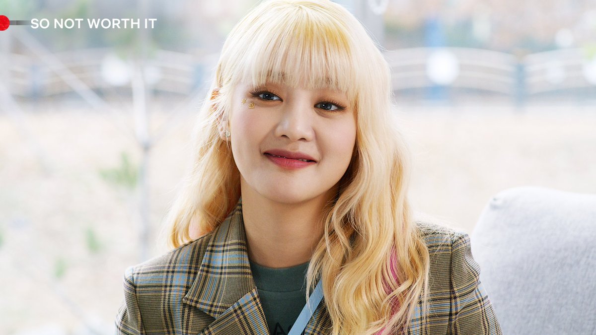 Netflix_PH's tweet photo. thai people themselves said it best: she served 💅

#Lisa #리사 #Minnie #민니 #Bambam #뱀뱀 #Chiquita #치키타 https://t.co/p5eGEBwU6V