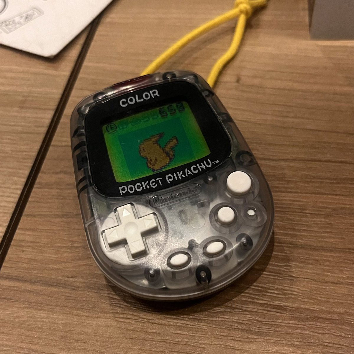 そーいや飲み会で見せてもらったこれ ポケットピカチュウ？ 初めて見た