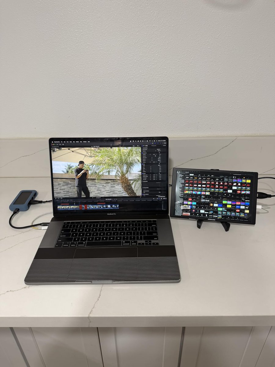 Andycinegear's tweet image. With the Andycine N10, extra footage stays on a second screen while your main edit stays clean.

Small enough to throw in your bag, useful enough to take everywhere.
📸@Renzo

#Andycine #AndycineN10 #portablemonitor #touchscreen #destsetup #remotework #gamegear