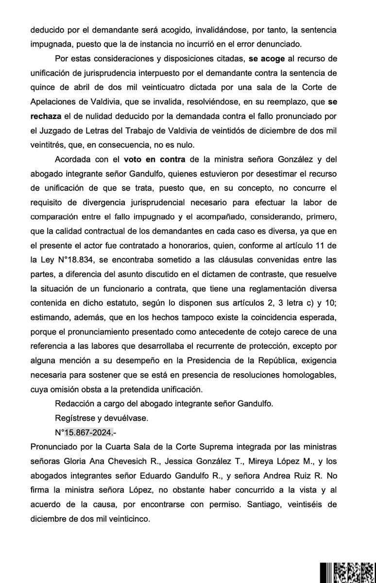 alvardominguez's tweet photo. CS 15.867-24 26.12.2025 Sobre los cargos de exclusiva confianza, directivos o altos funcionarios en la administración del Estado: no es posible otorgar tal carácter a través de un acto administrativo sino que su calificación y determinación emana de la ley 1/3 https://t.co/bkfMKrUPIk
