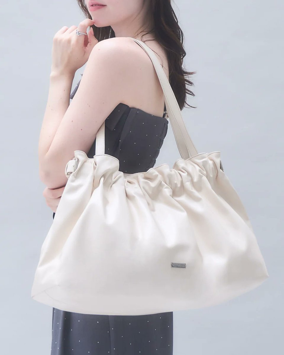 真偽不明ですが色んな角度の写真を見たところこちらが近そうかなと思い